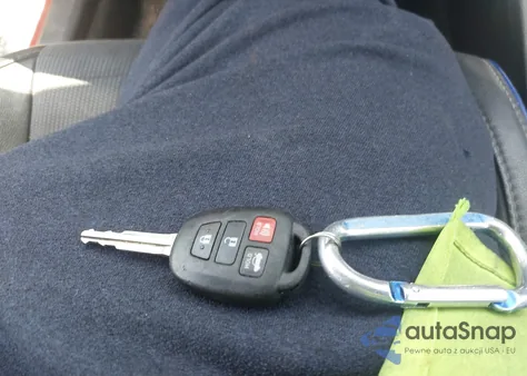 2017 Toyota Corolla Se z USA, uszkodzony, nr VIN 2T1BURHEXHC832836